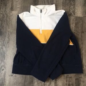 Woman’s zip up top